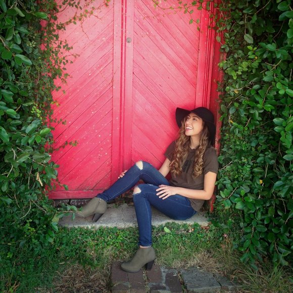 Meet your Posher, Jamie - Picture 1 of 1